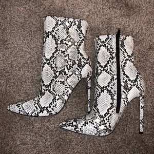 Steve Madden Snake skin boots